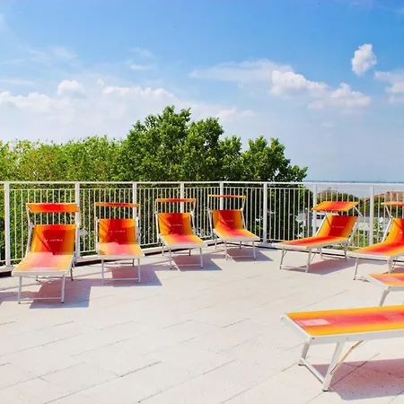 Relax In The Terrace Of Our Flat - Beahost דירה